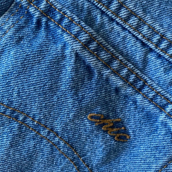 Chic Vintage Jeans - Picture 2 of 11